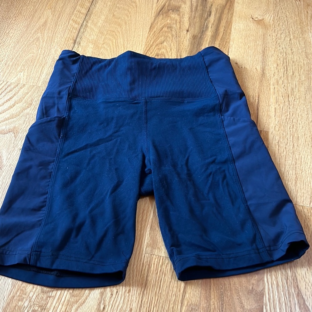 Athleta bike shorts with pockets